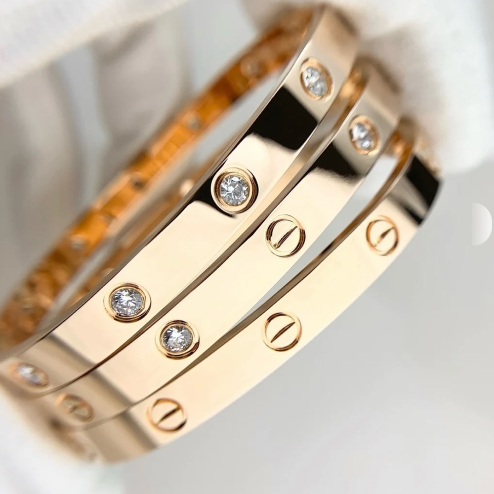 DESIGNER-INSPIRED LOVE BRACELET